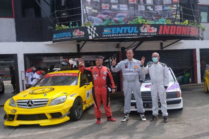 Pertarungan Sengit One Make Race Mercedes Benz Di Sirkuit Sentul