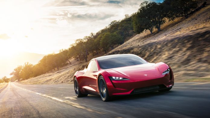 Tesla Roadster sanggup melesat 0-100 kpj dalam waktu 1,9 detik
