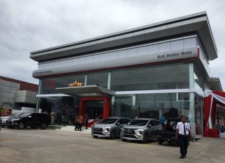 Dealer Mobil Mitsubishi Yang Ke-100 Hadir Di Lampung Ini adalah dealer Mitsubishi ketiga di Lampung dan diler kendaraan penumpang Mitsubishi ke-100 di Indonesia.