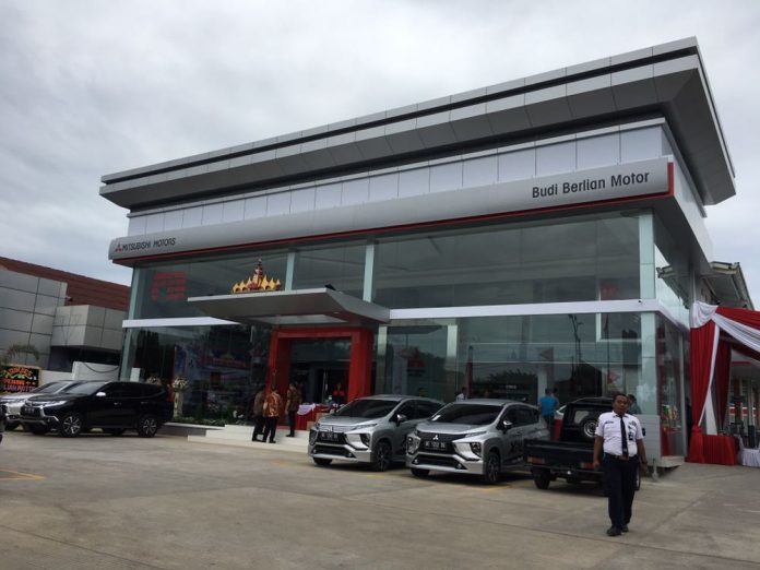 Ini adalah dealer Mitsubishi ketiga di Lampung dan diler kendaraan penumpang Mitsubishi ke-100 di Indonesia.