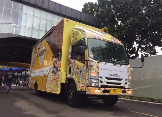 Dua Truk FIF Siap Sambangi Konsumennya di Seluruh Indonesia truk fif