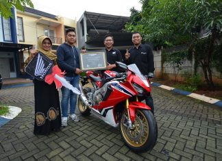 ABG 18 Tahun Dapat Kado Honda CBR1000RR SP Senilai Rp 700 Juta honda cbr1000rr sp