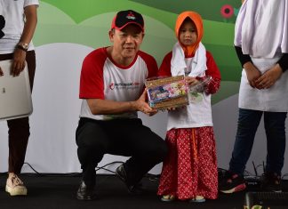 Ketika Bos Dan Karyawan Mitsubishi Jadi Orang Tua Asuh Sehari karyawan mitsubishi