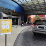 Mobil yang akan menggunakan CariParkir di Mall Kelapa Gading