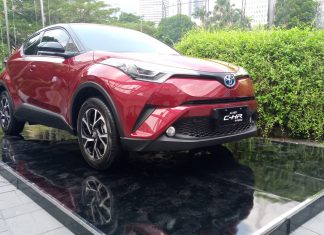Toyota C-HR Hybrid Dibanderol Setengah Milyar Toyota ch-r hybrid