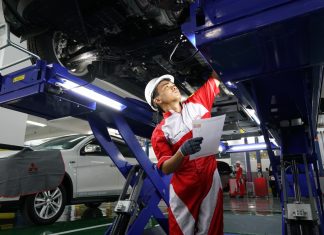 Lebih Dari 700 Konsumen Mitsubishi Terkena Banjir Dapat Oli Gratis Konsumen Mitsubishi banjir