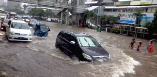 Mobil matik banjir