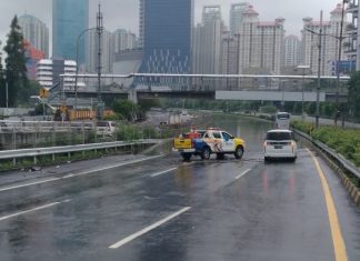 Jakarta Banjir, Jalan Tol Dalam Kota Gratis Sampai Siang Ini tol dalam kota gratis