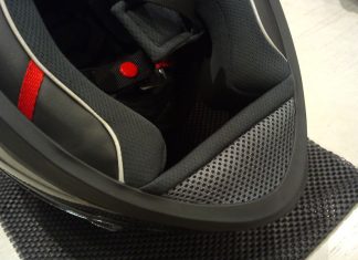 Waspada Helm Bau Setelah Berkendara dalam Hujan tips helm bau