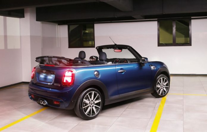 Mini cabrio sidewalk edition