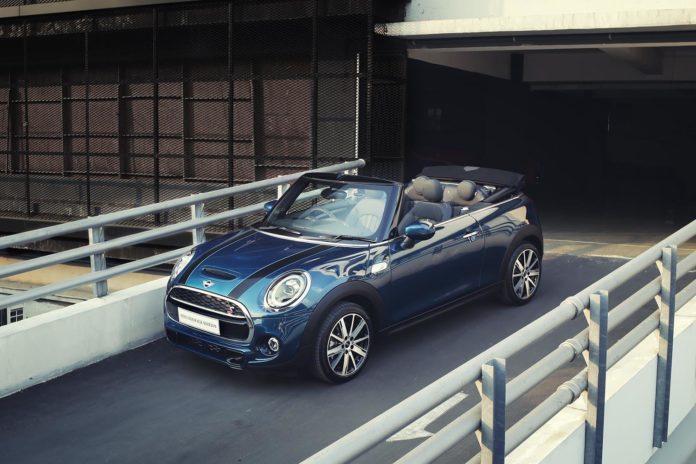 Mini cabrio sidewalk edition