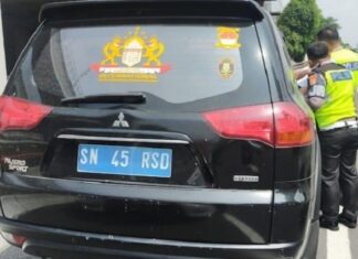 Sanksi untuk Pengemudi yang Pakai Pelat Nomor Palsu sanksi pelat nomor palsu