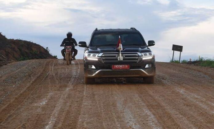 Toyota land cruiser presiden jokowi