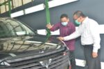 Ferdian Halim dan Taufik S. Arief meninjau proses quality control di bengkel Tekno Body Repair , Cakung, Jakarta