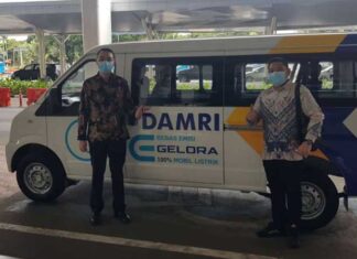 Mobil DFSK Gelora E Tengah Diuji Coba oleh DAMRI Mobil DFSK Gelora E tengah diuji coba oleh DAMRI