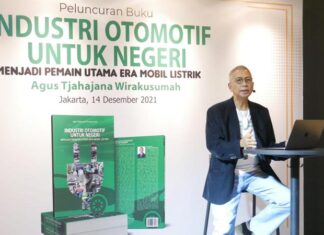 Agus Tjahajana Wirakusumah, penulis buku industri otomotif