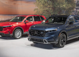 Honda Resmi Perkenalkan CR-V Terbaru, Tawarkan Mesin Turbo dan Hybrid Honda CR-V 2023 kini dibekali dengan fitur hybrid