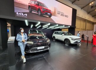 KIA Resmi Pasarkan Carens Terbaru di GIIAS 2022, Harga Rp 400 Jutaan harga kia carens giias 2022