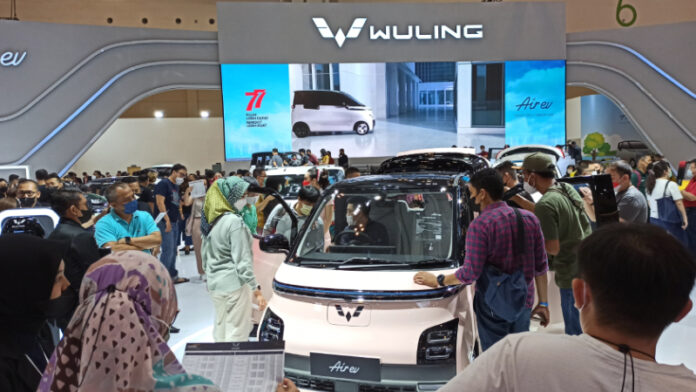 Mobil Wuling Air EV jadi pusat perhatian di GIIAS 2022