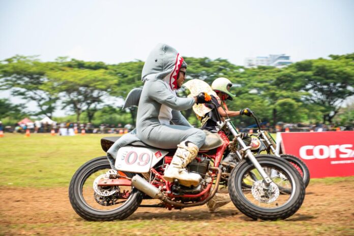balap motor slide on sunday