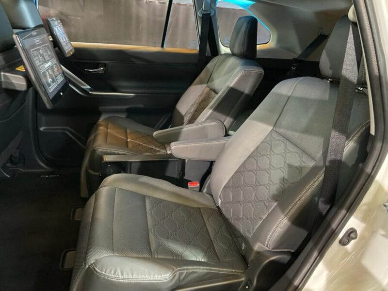 Captain Seat Innova Zenix Rockomotif