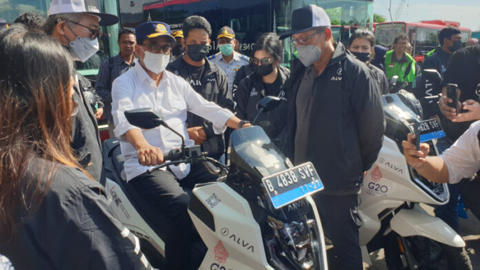 Menteri Perhubungan tengah mencoba motor listrik Alva One