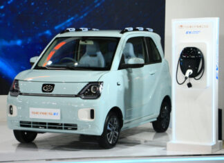 Mobil Listrik Seres dan DFSK Berhasil Pikat Pengunjung PEVS 2023 Mobil listrik Seres dan DFSK berhasil pikat pengunjung PEVS 2023