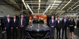 Sedan mewah BMW Seri 7 terbaru resmi mengaspal di Indonesia