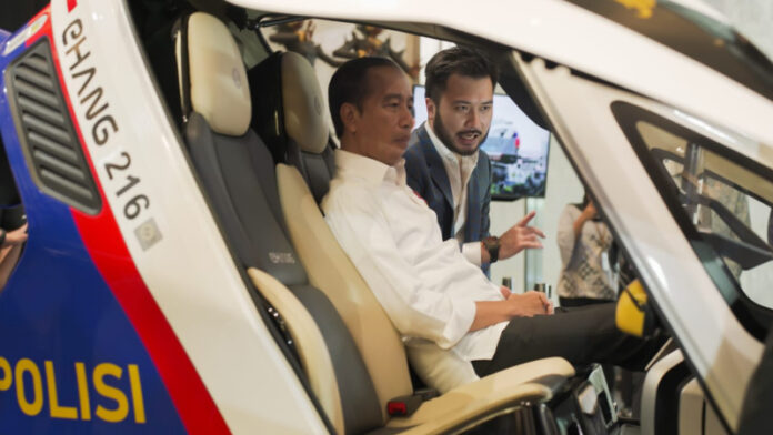 Presiden Republik Indonesia, Jokowi, tertarik dengan kendaraan terbang EHang 216