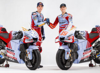 Motor Balap MotoGP Berhasil Memikat Konsumen MSGlow for Men Kustomer MSGlow for Men dapat kesempatan melihat langsung motor balap MotoGP