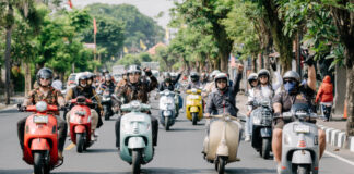 PT Piaggio Indonesia rayakan Hari Batik Nasional 2023 dengan riding bareng