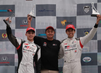 Jordan Johan Tuntaskan Pertarungan di Podium Kemenangan Jordan Johan raih kemenangan di Kejurnas ITCR 1200