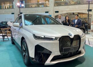 BMW Hadirkan Lini Mobil Listrik Terlarisnya di Senayan bmw mobil listrik senayan