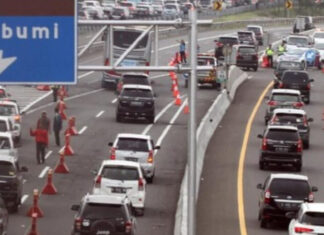 Kepolisian Lakukan Rekayasa Lalu Lintas untuk Libur Tahun Baru 2024 Polisi gelar rekayasa lalu lintas di Puncak, Bogor, Jawa Barat