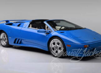 Mobil Bekas Donald Trumph Dilelang Seharga Rp 17 Miliar Mobil bekas Donald Trupmh, Lamborghini Diablo VT Roadster dijual dengan harga Rp17 Miliar