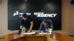 CEO VR46 Agency, Gianluca Falcioni bersama Direktur Utama Pertamina Lubricants, Werry Prayogi Menandatangani Key Terms of Partnership untuk pelebaran pasar produk Pertamina Lubricants ke Eropa