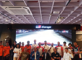 Tadayuki Sasa Berikan Informasi Ini untuk Tim AXCR Indonesia Tadayuki Sasa (tengah berjas hitam rambut putih) sebagai founder AXCR