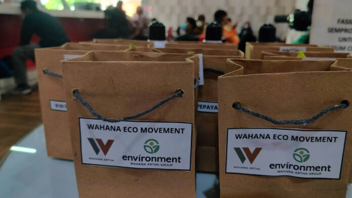 Wahana Eco Movement berikan bibit pohon kepada konsumen AHASS