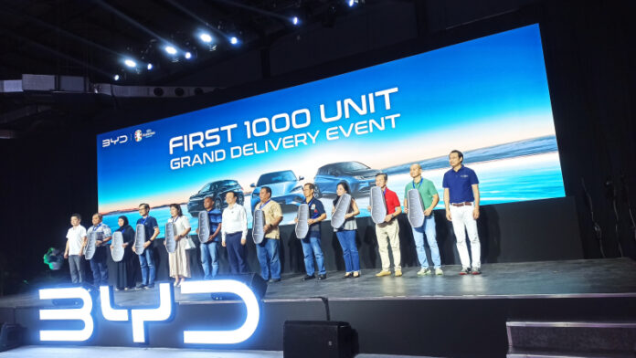 Serah terima unit mobil listrik BYD kepada 1000 konsumen pertama di Indonesia