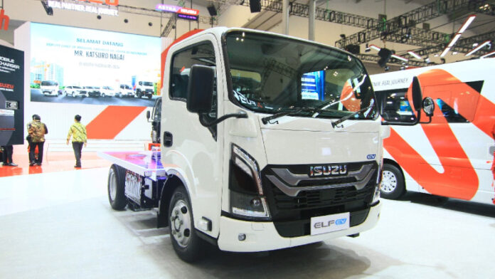 Kendaraan listrik Isuzu ELF jadi lambang inovasi menuju era elektrifikasi