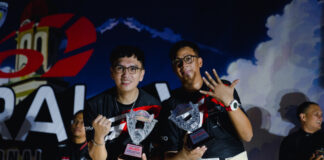 Ryan Nirwan (kiri) dan Adi Indiarto (kanan) tampil sebagai kampiun di Sprint Rally Semarang 2024 Kelas H.2