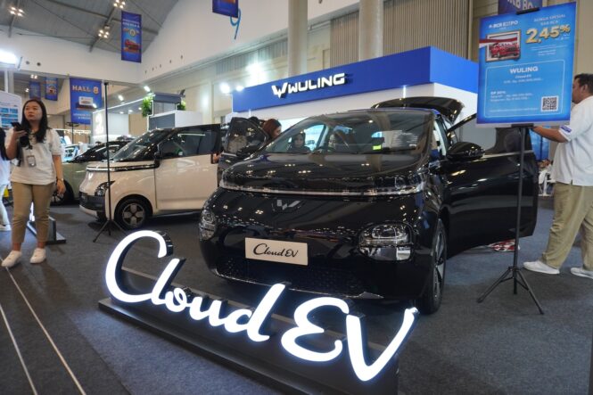 Wuling berikan promo di BCA EXPO 2024