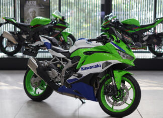 Ninja ZX-25RR 40th Resmi Mengaspal dengan Jumlah Terbatas Kawasaki Ninja ZX-25RR 40th Anniversary hadir di Indonesia