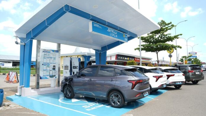 Isi baterai mobil listrik lewat teknologi fast charging ada dampak negatifnya juga