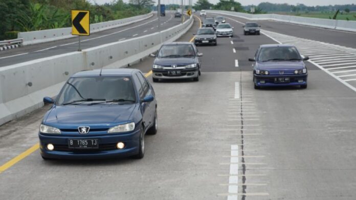 Peugeot 306 Community rayakan anniversary ke-19 di Kota Magelang