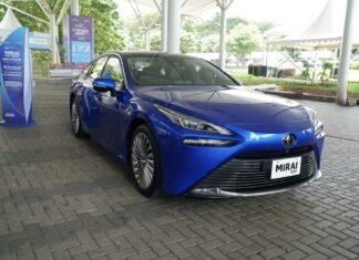 Toyota Bawa Mobil Hidrogen Mirai Gen-2 di GJAW 2024 toyota mirai gen-2 hidrogen GJAW 2024