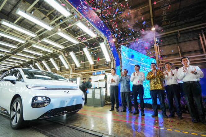 wuling produksi 160.000 ribu mobil di Indonesia