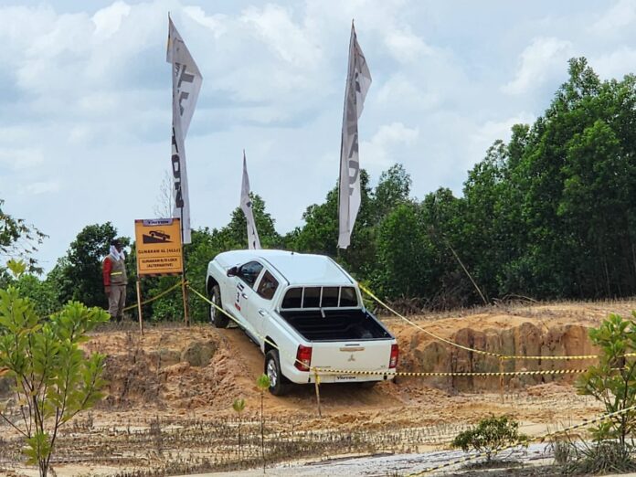 mitsubishi triton pekanbaru