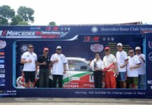 Foto bersama Mercede-Benz Club Indonesia dengan penyelenggara MOMRC dan Pengelola Sirkuit Sentul