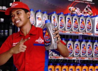 Penjual Pelumas Palsu Bermerek Federal Oil Kembali Digerebek Federal Oil kembali menemukan penjual pelumas palsu di Sulawesi Selatan